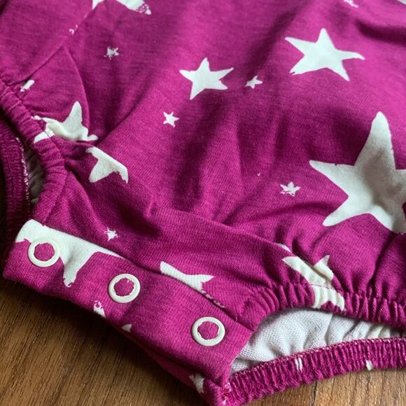 Noe & Zoe Puffy Romper in Purple Invers Stars Size 3-6M NWT - Picture 3 of 8